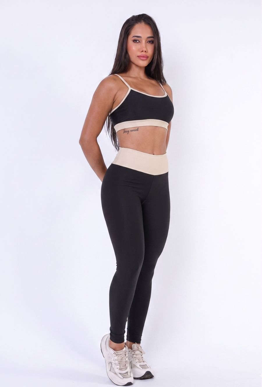 Conjunto Bicolor Canelado de Compressão Preto com Off